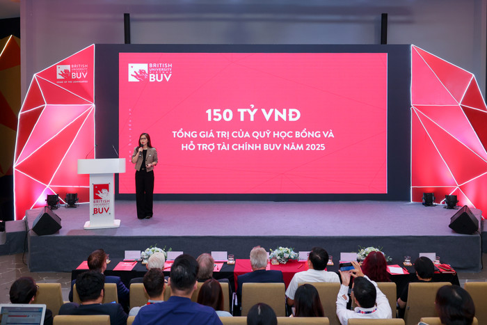 Bà Võ Hồng Hạnh, Giám đốc Marketing & Truyền thông, Trường Đại học Anh Quốc Việt Nam (BUV) thông tin về học bổng Bà Võ Hồng Hạnh - Giám đốc Truyền thông và Marketing BUV.jpg