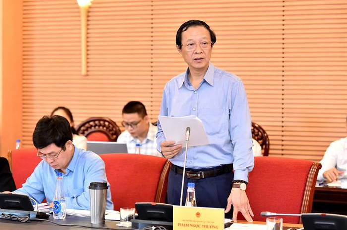 Thứ trưởng Phạm Ngọc Thưởng trình bày báo cáo của Bộ GDĐT tại cuộc làm việc 2.jpg
