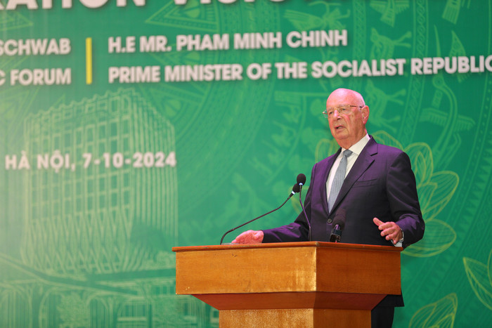 Giáo sư Klaus Schwab chia sẻ cùng thế hệ trẻ Việt Nam 4.jpg