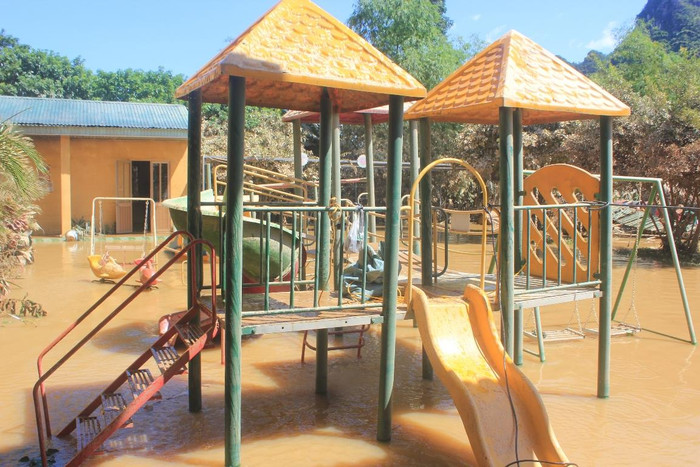 Nhiều cơ sở vật chất trường học đã bị hư hại.