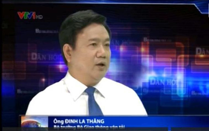 Bộ trưởng Bộ Giao thông vận tải Đinh La Thăng đã đăng đàn trả lời câu hỏi của người dân về các vấn đề nóng của ngành giao thông hiện nay.