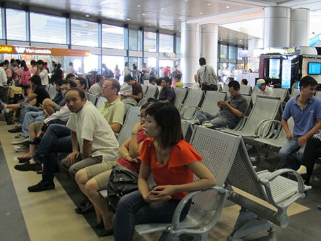 Nhiều chuyến bay bị hoãn, hủy do bão số 11 Nhiều chuyến bay bị hoãn, hủy do bão số 11