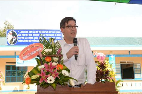 Ông Simon Van Der Burg - Tổng Lãnh Sự Quán Hà Lan phát biểu tại buổi lễ khánh thành. Ông Simon Van Der Burg - Tổng Lãnh Sự Quán Hà Lan phát biểu tại buổi lễ khánh thành.