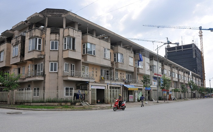 Dự thảo Luật Kinh doanh bất động sản sửa đổi đang được Bộ Xây dựng sẽ bỏ quy định bắt buộc mọi tổ chức, cá nhân kinh doanh bất động sản khi bán, chuyển nhượng, cho thuê, cho thuê mua bất động sản phải thông qua sàn giao dịch bất động sản. Dự thảo Luật Kinh doanh bất động sản sửa đổi đang được Bộ Xây dựng sẽ bỏ quy định bắt buộc mọi tổ chức, cá nhân kinh doanh bất động sản khi bán, chuyển nhượng, cho thuê, cho thuê mua bất động sản phải thông qua sàn giao dịch bất động sản.