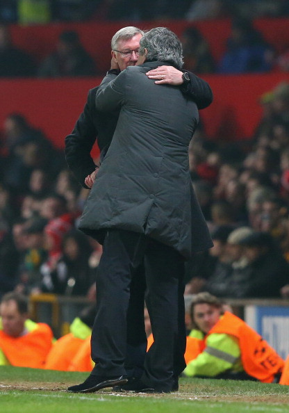 Và thì thầm gì đó với Sir Alex...