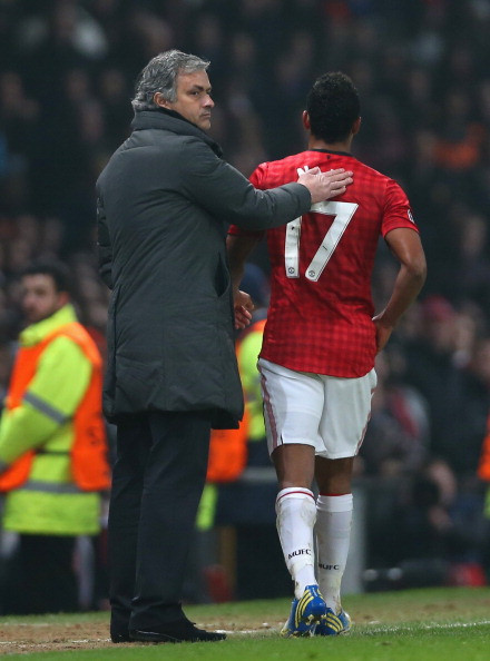 Real thắng, Mourinho không ăn mừng theo cách quen thuộc, ông có những cử chỉ rất được lòng fan M.U...