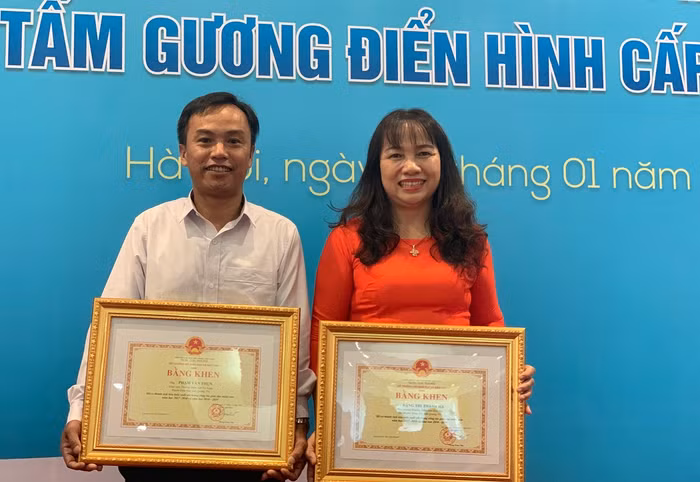 Năm 26 tuổi, Thụn (áo trắng) đăng kí thi vào ngành Mầm non, trường Đại học Sư phạm Huế trước sự ngỡ ngàng, thậm chí khó hiểu của rất nhiều người. (Ảnh: Thùy Linh)