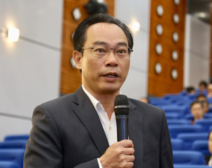 Ông Hoàng Minh Sơn - Hiệu trưởng Trường Đại học Bách khoa Hà Nội lo ngại rằng, khi đưa vào xác định kỹ sư là bằng sau cử nhân hay trên cử nhân là khó khăn rất lớn, vì không có sự thống nhất với các trường.(Ảnh: Thúy Nga) Ông Hoàng Minh Sơn - Hiệu trưởng Trường Đại học Bách khoa Hà Nội lo ngại rằng, khi đưa vào xác định kỹ sư là bằng sau cử nhân hay trên cử nhân là khó khăn rất lớn, vì không có sự thống nhất với các trường.(Ảnh: Thúy Nga)