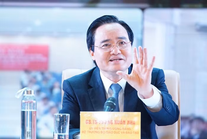 "Người cao nhất trong các trường đại học công lập là Bí thư đảng ủy kiêm Chủ tịch Hội đồng trường”, Bộ trưởng Phùng Xuân Nhạ nhấn mạnh. (Ảnh: Kim Hiền)
