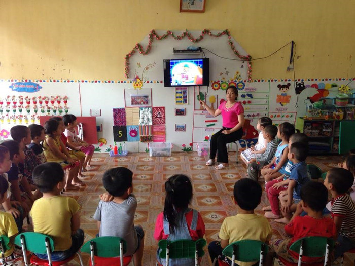 Mấy ngày hôm nay, cô giáo Nguyễn Hồng Thu rất buồn nhưng vẫn cố gắng dạy tốt và chờ mong những ý kiến từ lãnh đạo cấp trên (ảnh do bạn đọc cung cấp).