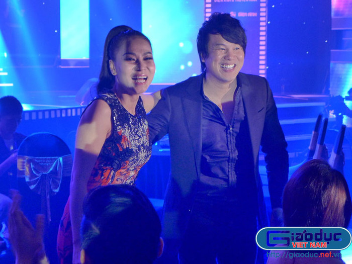 Tại sự kiện, cả hai cùng trình bày một ca khúc mang tên“Cứ thế mà đi” do chính Thanh Bùi sáng tác, đặc biệt đây lại là nhạc phim của bộ phim ăn khách “Âm mưu giày gót nhọn”. Tại sự kiện, cả hai cùng trình bày một ca khúc mang tên“Cứ thế mà đi” do chính Thanh Bùi sáng tác, đặc biệt đây lại là nhạc phim của bộ phim ăn khách “Âm mưu giày gót nhọn”.