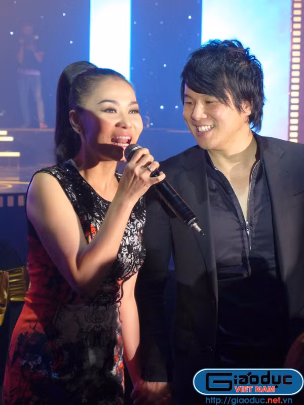 Thanh Bùi và Thu Minh sẽ tiếp tục tái ngộ khán giả trong chương trình "Duyên dáng Việt Nam", sắp diễn ra vào ngày 10/01 tới đây. Được biết chính vì chuẩn bị cho chương trình này nên Thanh Bùi phải hoãn việc hưởng tuần trăng mật cùng vợ. Thanh Bùi và Thu Minh sẽ tiếp tục tái ngộ khán giả trong chương trình "Duyên dáng Việt Nam", sắp diễn ra vào ngày 10/01 tới đây. Được biết chính vì chuẩn bị cho chương trình này nên Thanh Bùi phải hoãn việc hưởng tuần trăng mật cùng vợ.