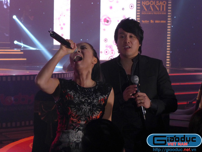 Dù trước đó có thông tin nam ca sĩ sẽ xuất hiện bên Thu Minh trong một sự kiện sắp diễn ra, thế nhưng đây lại là lần đầu tiên Thanh Bùi xuất hiện sau lễ cưới với người đẹp Huệ Vân. Dù trước đó có thông tin nam ca sĩ sẽ xuất hiện bên Thu Minh trong một sự kiện sắp diễn ra, thế nhưng đây lại là lần đầu tiên Thanh Bùi xuất hiện sau lễ cưới với người đẹp Huệ Vân.