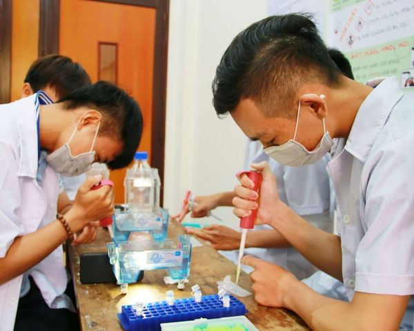Sinh viên Trường Đại học An Giang trong giờ học thực hành. Ảnh: Website Trường Đại học An Giang. Sinh viên Trường Đại học An Giang trong giờ học thực hành. Ảnh: Website Trường Đại học An Giang.