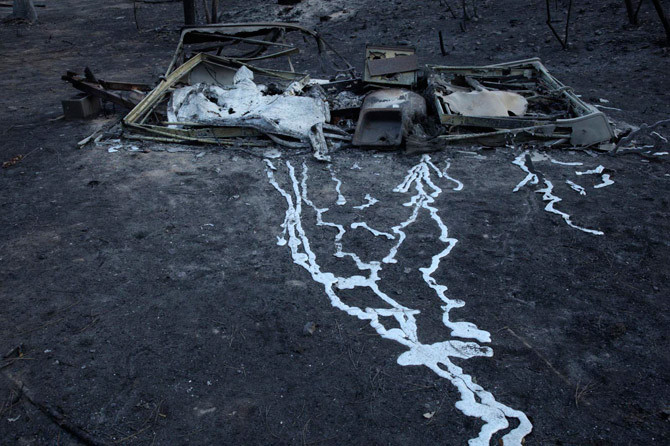 Trận cháy rừng làm tan chảy các bánh lái bằng nhôm của một chiếc thuyền (Ảnh: Robb Kendrick) Trận cháy rừng làm tan chảy các bánh lái bằng nhôm của một chiếc thuyền (Ảnh: Robb Kendrick)