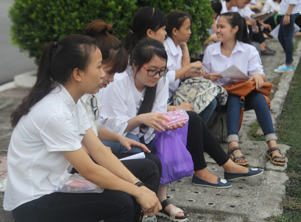 Năm nay, tất cả các hội đồng thi đều có trách nhiệm công bố kết quả thi. Năm nay, tất cả các hội đồng thi đều có trách nhiệm công bố kết quả thi.