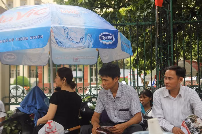 Thứ trưởng Bộ Giáo dục thở phào vì kỳ thi đã qua nhẹ nhàng ảnh 2