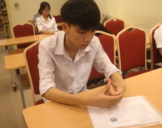 Năm nay, mỗi thí sinh chỉ có một giấy chứng nhận kết quả (Ảnh: Thùy Linh)