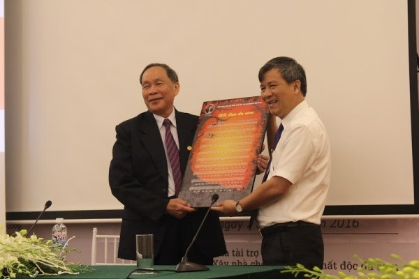 Bộ tư lệnh Quân chủng hải quân ủng hộ Hội nạn nhân chất độc da cam 1,6 tỷ đồng. Bộ tư lệnh Quân chủng hải quân ủng hộ Hội nạn nhân chất độc da cam 1,6 tỷ đồng.