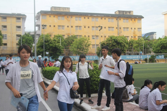 Vì sao chấm bài thi Ngữ văn quốc gia bị chênh điểm? ảnh 1