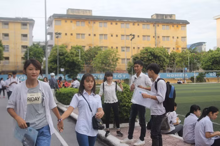 Vì sao chấm bài thi Ngữ văn quốc gia bị chênh điểm? ảnh 1