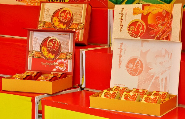 Lượng bánh trung thu đưa ra thị trường lớn nhưng lượng khách mua hàng thì không cao