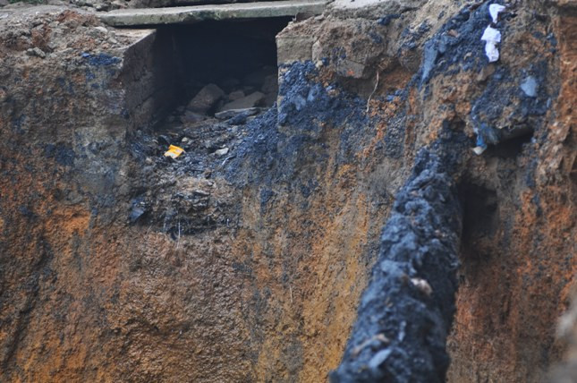 Hố tử thần xuất hiện tại chỗ có ống và cống thoát nước