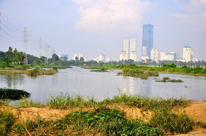 Nước sông Nhuệ đã rút xuống