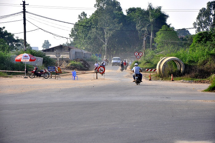 Các phương tiện thô sơ và trọng tải nhỏ có thể lưu thông qua cầu Ngà
