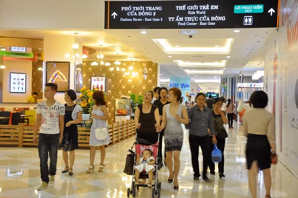 Vincom Mega Mall Royal City đang là điểm đến tham quan, mua sắm, vui chơi giải trí hàng đầu của người dân Hà Nội và cả nước.
