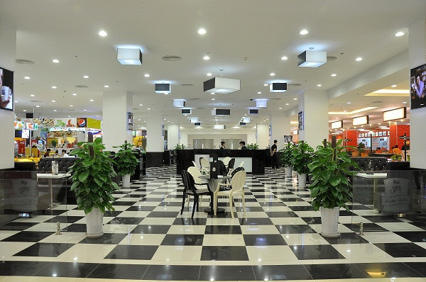 Đặc biệt những gian hàng cafe, nước uống… được trang trí rất đẹp và hấp dẫn du khách tới đây. Đặc biệt những gian hàng cafe, nước uống… được trang trí rất đẹp và hấp dẫn du khách tới đây.