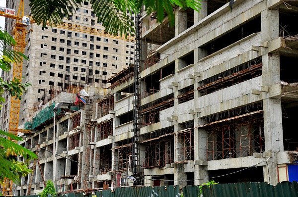 Khung cảnh trong dự án còn nhiều ngổn ngang khiến khách hàng thấy lo lắng.