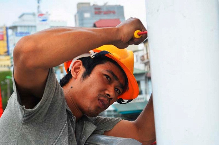 Những chiêc ốc vít được kiểm tra lại một lần nữa. Những chiêc ốc vít được kiểm tra lại một lần nữa.