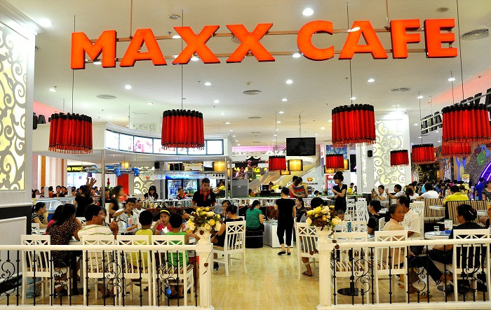 Quán nước uống cũng thu hút được khách hàng khi tới TTTM ngầm.