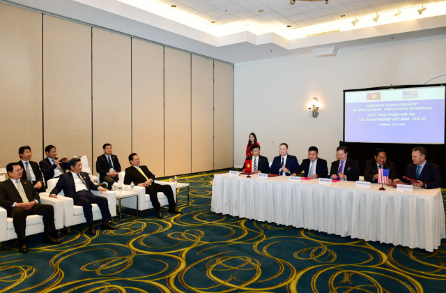 Lễ ký kết có dự chứng kiến của Thủ tướng Chính phủ Nguyễn Tấn Dũng cùng các thành viên trong đoàn công tác của Thủ tướng. Lễ ký kết có dự chứng kiến của Thủ tướng Chính phủ Nguyễn Tấn Dũng cùng các thành viên trong đoàn công tác của Thủ tướng.