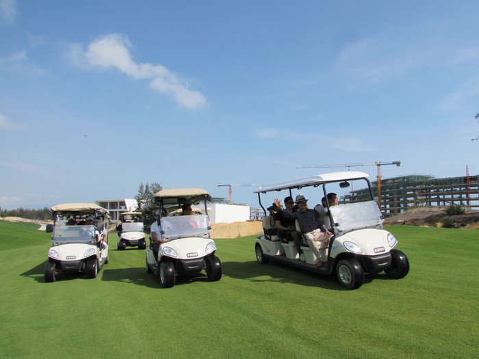 Khách tham quan FLC Quy Nhơn Golf Links – một trong những sân golf đẹp nhất châu Á. Khách tham quan FLC Quy Nhơn Golf Links – một trong những sân golf đẹp nhất châu Á.