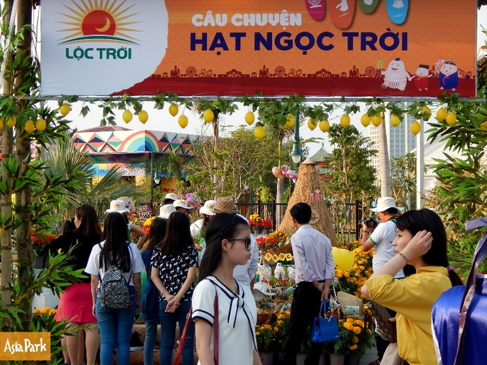 Tâm điểm là Lễ hội Hạt ngọc trời tại Asia Park. Tâm điểm là Lễ hội Hạt ngọc trời tại Asia Park.