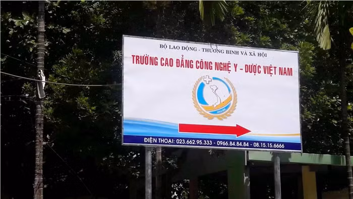 Cao đẳng công nghệ Y- Dược Việt Nam có cái gì đâu mà chiêu sinh rầm rộ?