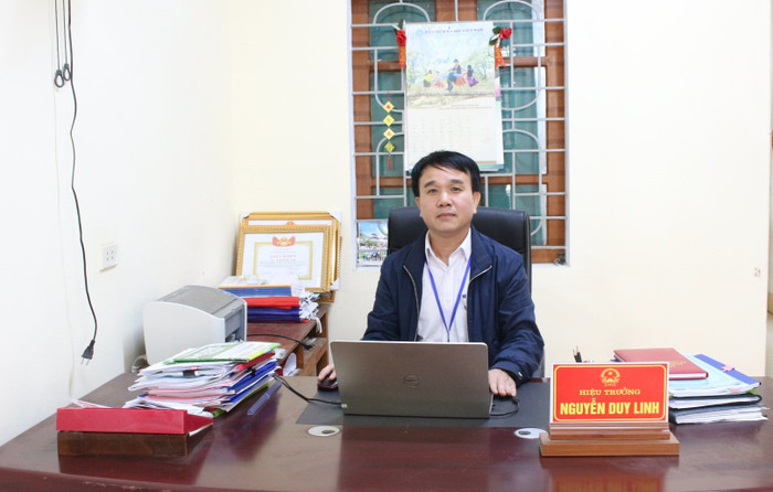 Thầy Nguyễn Duy Linh Hiệu trưởng Trường Tiểu học Môn Sơn. Ảnh: T.D Thầy Nguyễn Duy Linh Hiệu trưởng Trường Tiểu học Môn Sơn. Ảnh: T.D