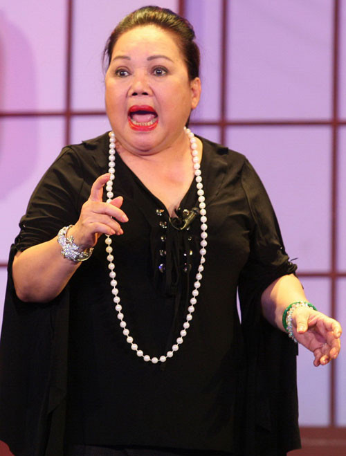 Nghệ sĩ Ngọc Giàu trình diễn "xuất thần" trên sân khấu