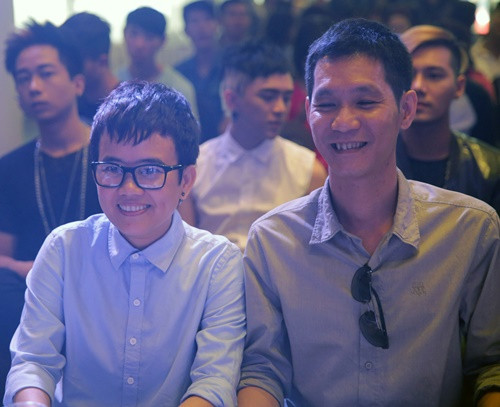 Phương Uyên cùng giám đốc âm nhạc Hoài Sa.