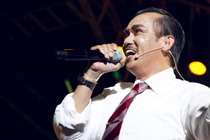 Minh Thuận đã rất sáng tạo khi tự mình may một bộ áo đệm bằng mút để thân hình tròn trĩnh như bác Hiếu. Sự công phu tỉ mỉ của anh khiến cả khán phòng nể phục. Hơn thế nữa, anh đã hy sinh luôn mái tóc của mình để tiết mục hóa trang hoàn hảo nhất.