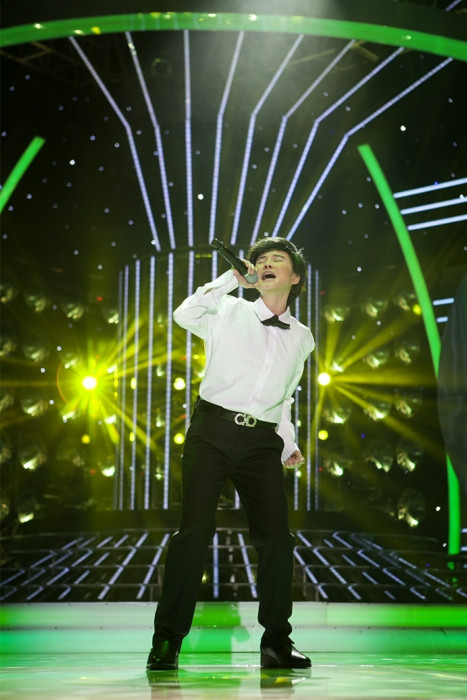 Tuy nhiên vì phần hoạt cảnh quá dài đã khiến tiết mục của Vy Oanh bị sao lãng. Vy Oanh cho biết cô cũng đã lựa chọn mãi mới ra bài hát này nhưng quả thật phong cách của anh Hải khác với Vy Oanh rất nhiều.