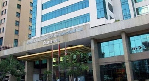 Agribank tiến hành "thay máu" lịch sử sau quãng thời gian hoạt động yếu kém với nhiều sai phạm trong hoạt động cho vay. Agribank tiến hành "thay máu" lịch sử sau quãng thời gian hoạt động yếu kém với nhiều sai phạm trong hoạt động cho vay.