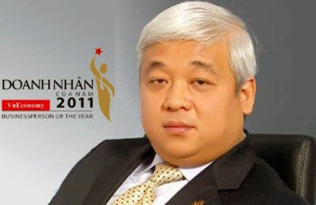 6. Ông Nguyễn Đức Kiên - Nguyên Phó chủ tịch Hội đồng Sáng lập Ngân hàng Thương mại Cổ phần Á Châu (ACB) bị mất168 tỷ đồng từ cổ phiếu ACB. Hiện tại tài sản của ông Kiên (cập nhật ngày 9/11/2012) đang có là 524 tỷ đồng so với 692 tỷ đồng năm 2011. 6. Ông Nguyễn Đức Kiên - Nguyên Phó chủ tịch Hội đồng Sáng lập Ngân hàng Thương mại Cổ phần Á Châu (ACB) bị mất168 tỷ đồng từ cổ phiếu ACB. Hiện tại tài sản của ông Kiên (cập nhật ngày 9/11/2012) đang có là 524 tỷ đồng so với 692 tỷ đồng năm 2011.