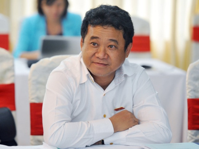 1. Ông Đặng Thành Tâm - Chủ tịch HĐQT Tổng công ty Phát triển đô thị Kinh Bắc (mã cổ phiếu KBC): Giảm 574 tỷ đồng Theo bảng danh sách mới cập nhật ngày 9/11/2012, ông Đặng Trần Tâm hiện có 820 tỷ đồng giảm 574 tỷ đồng so với tài sản ông Tâm có trong năm 2011 (1.395 tỷ đồng). Với kết quả này, nhiều khả năng ông Đặng Thành Tâm sẽ rời khỏi danh sách 10 người giàu nhất trên sàn chứng khoán 2012, sau 5 năm góp mặt liên tiếp (hình ảnh Tổng công ty Phát triển đô thị Kinh Bắc). 1. Ông Đặng Thành Tâm - Chủ tịch HĐQT Tổng công ty Phát triển đô thị Kinh Bắc (mã cổ phiếu KBC): Giảm 574 tỷ đồng Theo bảng danh sách mới cập nhật ngày 9/11/2012, ông Đặng Trần Tâm hiện có 820 tỷ đồng giảm 574 tỷ đồng so với tài sản ông Tâm có trong năm 2011 (1.395 tỷ đồng). Với kết quả này, nhiều khả năng ông Đặng Thành Tâm sẽ rời khỏi danh sách 10 người giàu nhất trên sàn chứng khoán 2012, sau 5 năm góp mặt liên tiếp (hình ảnh Tổng công ty Phát triển đô thị Kinh Bắc).