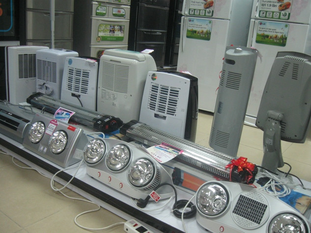 Bên cạnh quạt sưởi, năm nay người tiêu dùng ưa chọn các loại đèn sưởi để lắp đặt trong không gian nhỏ như nhà tắm. Bên cạnh quạt sưởi, năm nay người tiêu dùng ưa chọn các loại đèn sưởi để lắp đặt trong không gian nhỏ như nhà tắm.