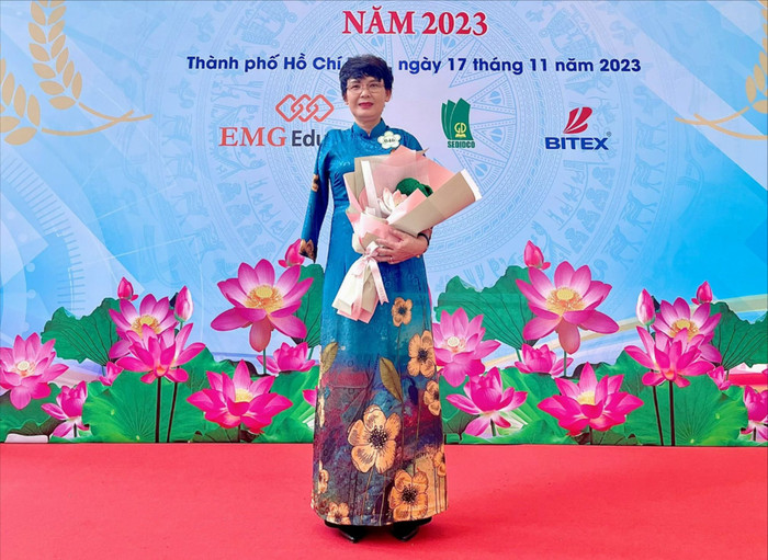 Cô giáo Võ Thị Tuyết trong buổi nhận Giải thưởng Võ Trưởng Toàn năm 2023 (Ảnh: NVCC). z5290882071293_541982169be5fdbe22605e49fb92e37b.jpg