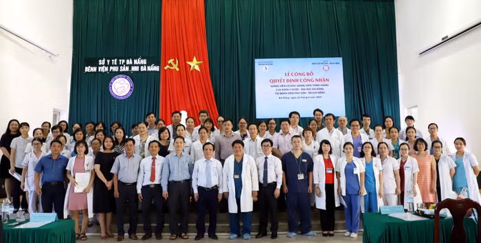 Giảng viên cơ hữu, thỉnh giảng của khoa Y - Dược, Đại học Đà Nẵng tại tại Bệnh viện Phụ sản - Nhi Đà Nẵng. Ảnh:NVCC