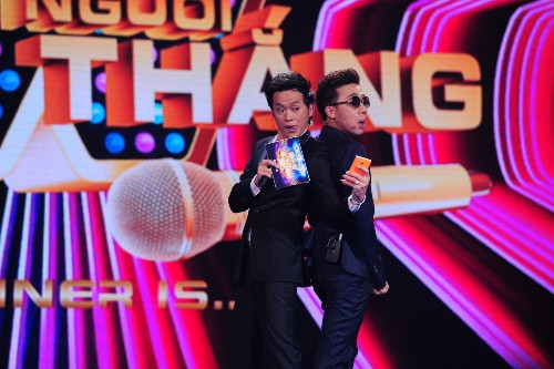 MC Hoài Linh và giám khảo Trấn Thành có dịp hội ngộ cùng nhau sau Người Bí Ẩn. MC Hoài Linh và giám khảo Trấn Thành có dịp hội ngộ cùng nhau sau Người Bí Ẩn.